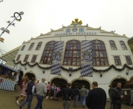 A Hofbräuhaus também é referência na Oktoberfest.