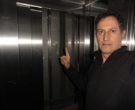 Alguém para abrir a porta??? Preso no elevador do hotel em Rio Gallegos...
