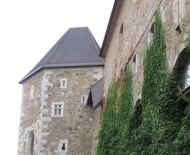 Vista lateral do emblemático castelo da cidade.