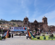 Plaza de Armas de Cuzco sempre é uma festa.