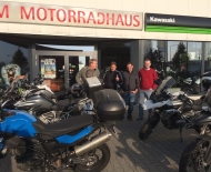 Entregando as motos na Allround Motorradvermietung.