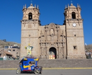 A bela catedral de Puno, na Plaza de Armas.